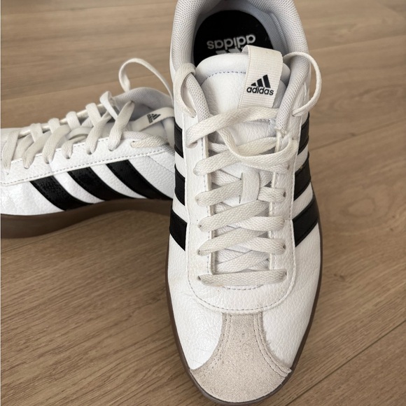 Adidas Classic White and Black Shoes - Picture 2 of 4